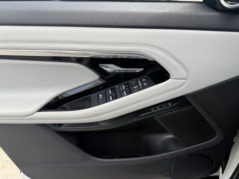 Used 2023 Land Rover Range Rover Evoque R-Dynamic SE AWD/4WD image 34