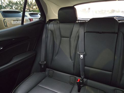 Used 2021 Buick Envision Essence w/ Technology Package I FWD image 12