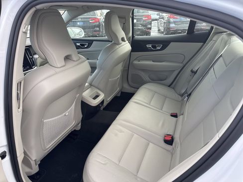 Used 2020 Volvo S60 T5 Momentum image 13