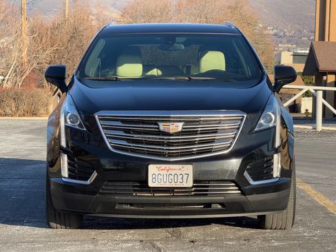 Used 2019 Cadillac XT5 Base 4dr SUV image 2