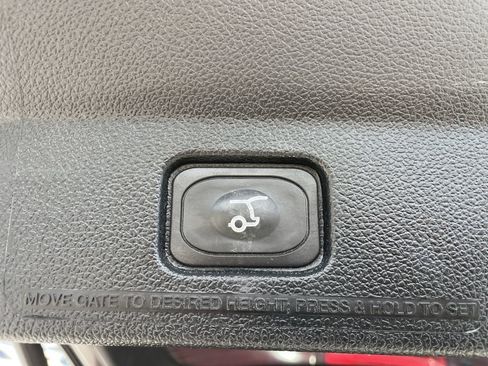 Used 2019 Ford Explorer XLT w/ Equipment Group 202A FWD image 9