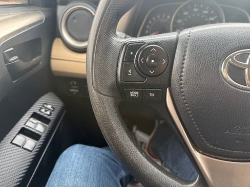 Used 2013 Toyota RAV4 LE image 14