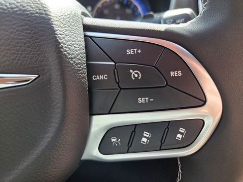 New 2026 Chrysler Pacifica Select FWD image 28