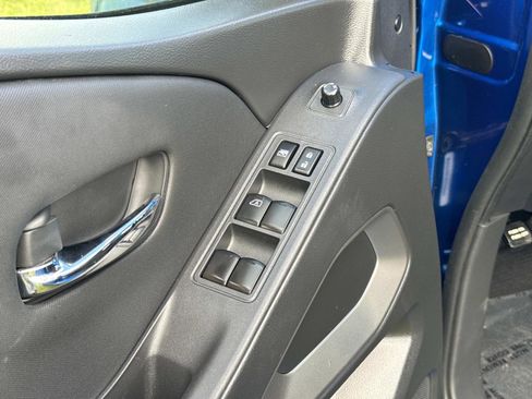 Used 2024 Nissan Frontier SV w/ Technology Package image 17