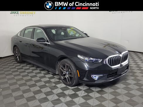 Certified 2026 BMW 530i xDrive AWD/4WD image 1
