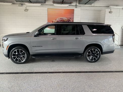 Used 2025 Chevrolet Suburban RST w/ Comfort Package RWD image 6