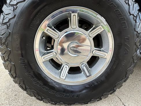 Used 2005 HUMMER H2 SUT w/ Preferred Equipment Group AWD/4WD image 11