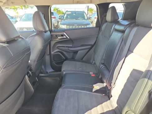 Used 2024 Mitsubishi Outlander SE image 15