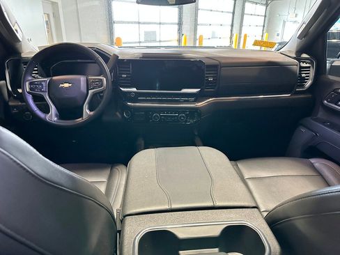 Used 2025 Chevrolet Silverado 2500 LTZ w/ LTZ Convenience Package image 6
