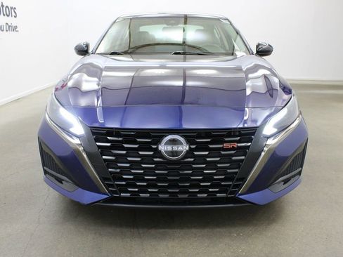 Used 2023 Nissan Altima 2.5 SR w/ SR Premium Package FWD image 6