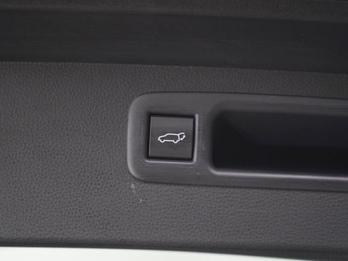 Used 2025 Toyota Highlander Limited AWD/4WD image 17