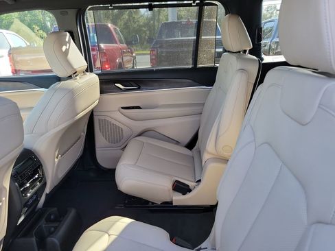 New 2025 Jeep Grand Cherokee L Limited w/ Luxury Tech Group II AWD/4WD image 26