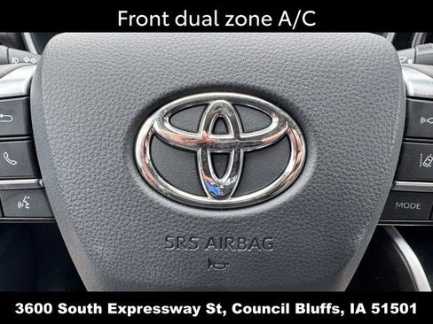 Used 2021 Toyota Highlander XLE AWD/4WD image 12