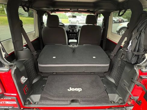 Used 2017 Jeep Wrangler Sport AWD/4WD image 28
