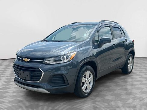 Used 2021 Chevrolet Trax LT w/ Premium Seat Package AWD/4WD image 1