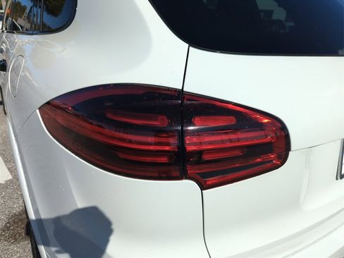 Used 2017 Porsche Cayenne S Platinum image 18