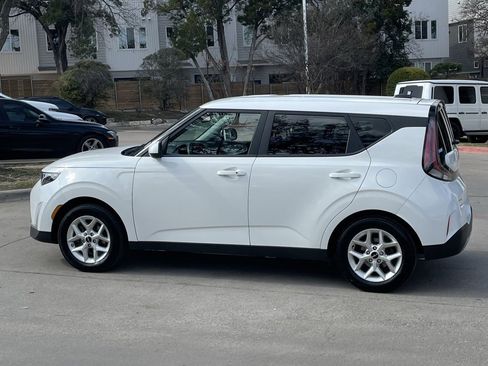 Used 2023 Kia Soul S image 3