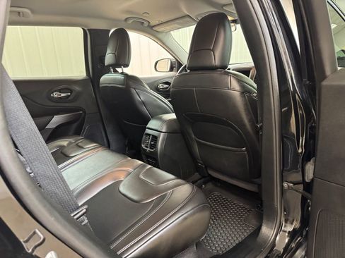 Used 2019 Jeep Cherokee Latitude Plus w/ Cold Weather Group image 24