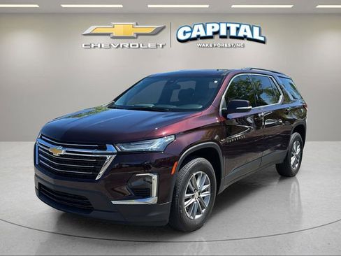 Used 2023 Chevrolet Traverse LT FWD image 2