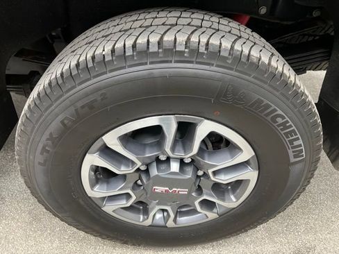 Used 2025 GMC Sierra 3500 SLT w/ SLT Premium Package image 11