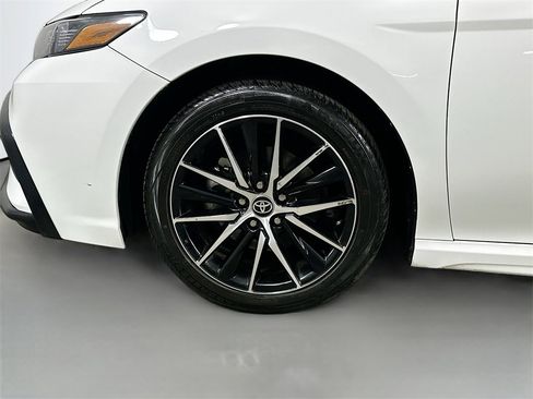 Used 2024 Toyota Camry SE image 8