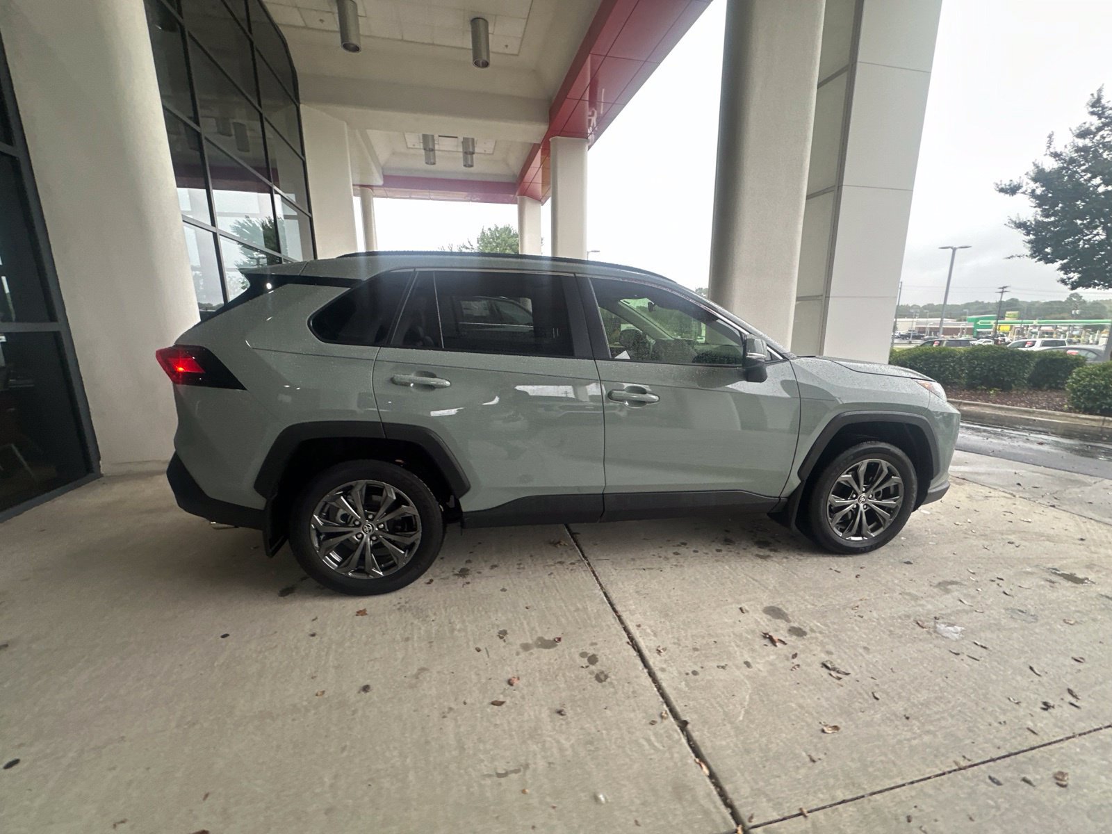 Used 2023 Toyota RAV4 XLE Premium AWD/4WD image 21