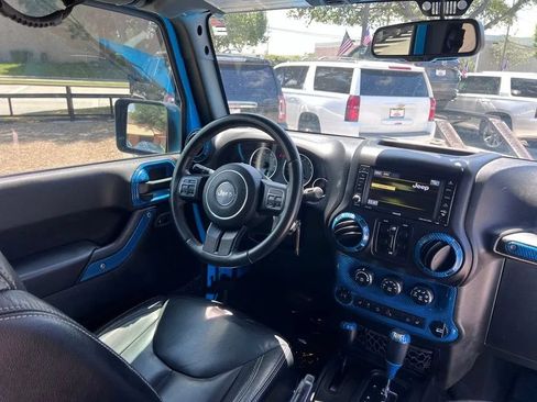 Used 2017 Jeep Wrangler Unlimited Sahara w/ Connectivity Group AWD/4WD image 25