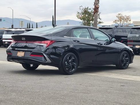 New 2026 Hyundai Elantra SEL Sport FWD image 4