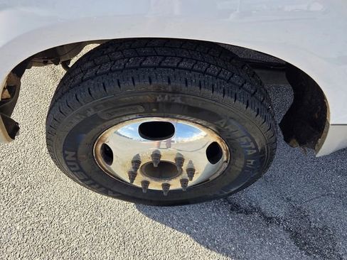 Used 2010 Ford F350 Lariat image 15