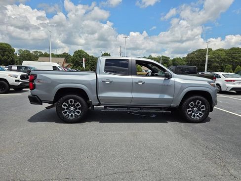Used 2025 Chevrolet Colorado Z71 AWD/4WD image 12