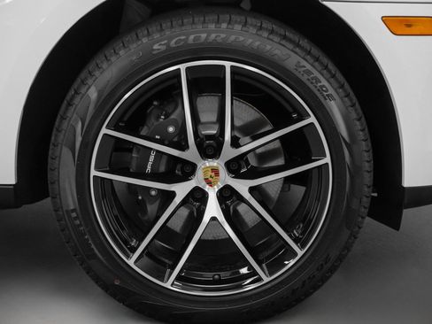 Used 2025 Porsche Macan image 15