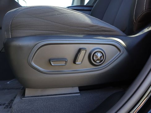 Used 2023 Jeep Grand Cherokee L Laredo image 30