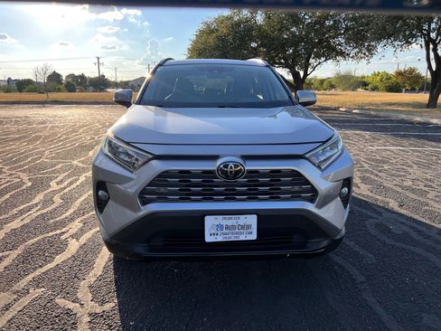 Used 2019 Toyota RAV4 Limited image 3