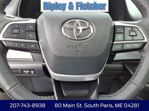 Used 2025 Toyota Sienna XLE FWD image 19
