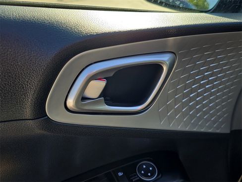 Certified 2024 Kia Soul LX image 20