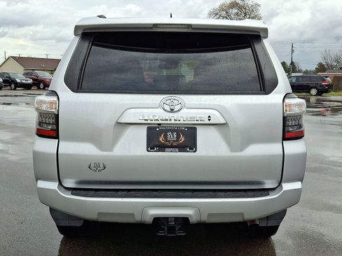 Used 2022 Toyota 4Runner SR5 Premium w/ Moonroof Package RWD image 23