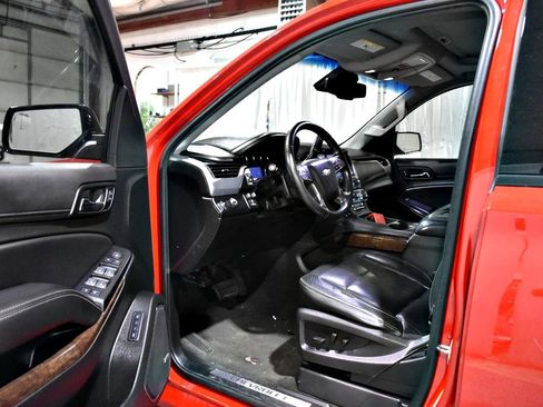 Used 2016 Chevrolet Suburban LT RWD image 10