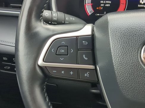 Used 2024 Toyota Highlander Limited AWD/4WD image 21