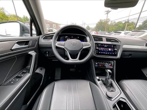 Used 2024 Volkswagen Tiguan SE w/ Panoramic Sunroof Package AWD/4WD image 11
