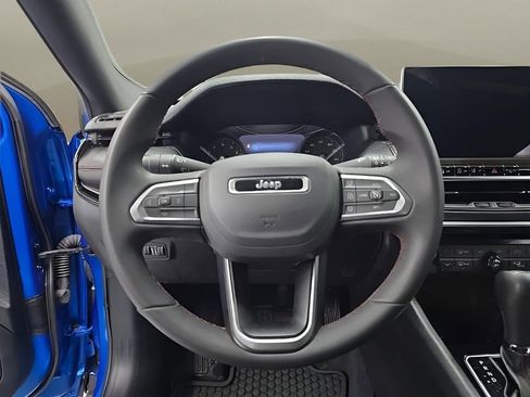 Used 2025 Jeep Compass Trailhawk image 22