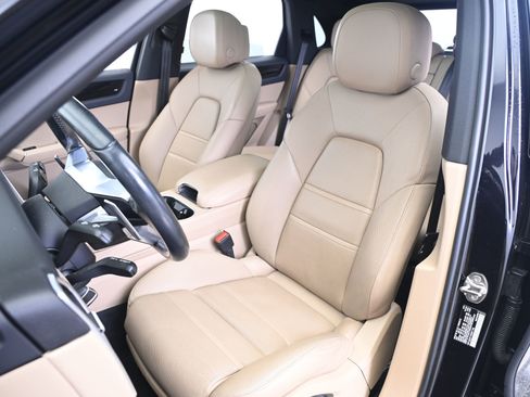 Used 2019 Porsche Cayenne E-Hybrid image 5