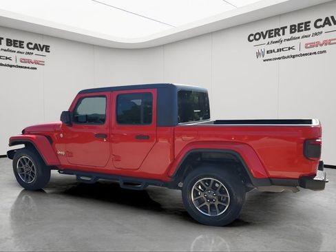 Used 2020 Jeep Gladiator Overland image 5