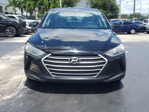 Used 2017 Hyundai Elantra SE image 4