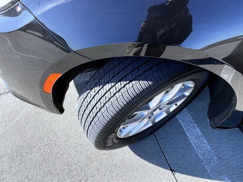 Used 2024 Chrysler Pacifica Touring-L image 25