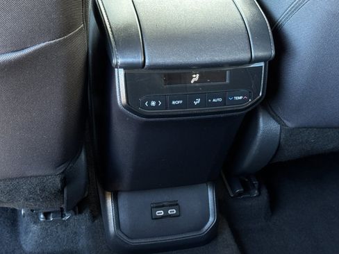 Used 2024 Toyota Highlander LE image 13