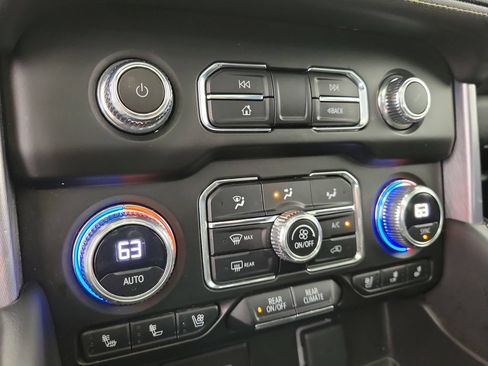 Used 2023 GMC Yukon XL SLT RWD image 32