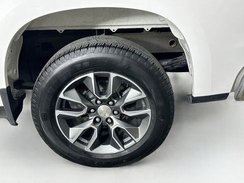 Used 2023 Chevrolet Silverado 1500 LT AWD/4WD image 11