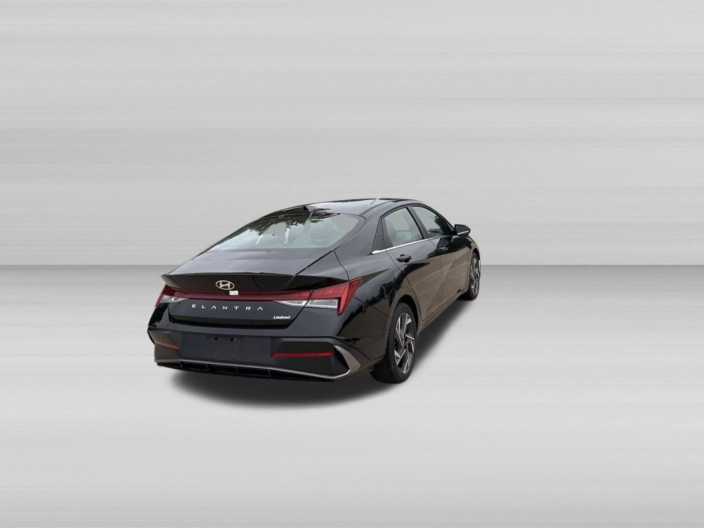 Used 2025 Hyundai Elantra Limited FWD image 6