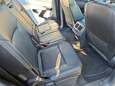 Used 2023 Volkswagen Atlas SE w/ Panoramic Sunroof Package image 11