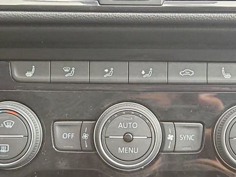 Used 2024 Volkswagen Taos SE image 16